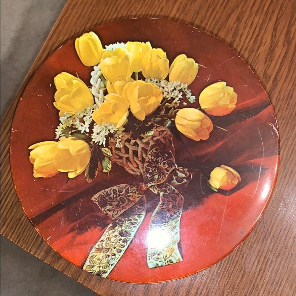Vintage 50s yellow tulips cookie tin